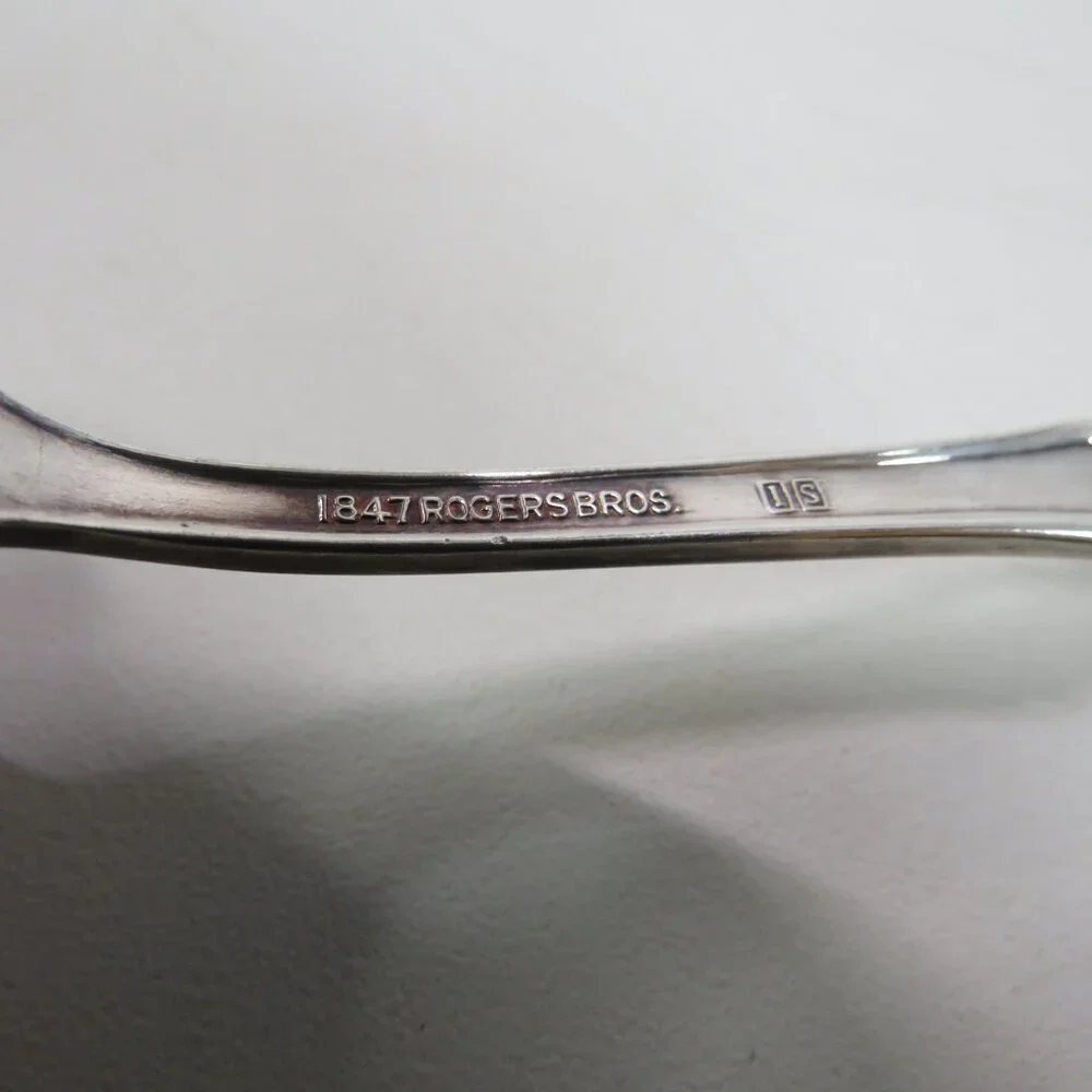 Centennial Shell Sugar Spoon 1847 Rogers Bros Silver Plated
